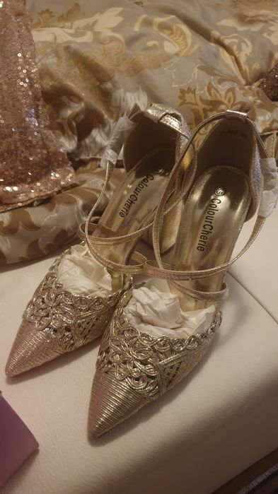 Нови луксозни обувки ,медно златисти ,златисти и брокатени.