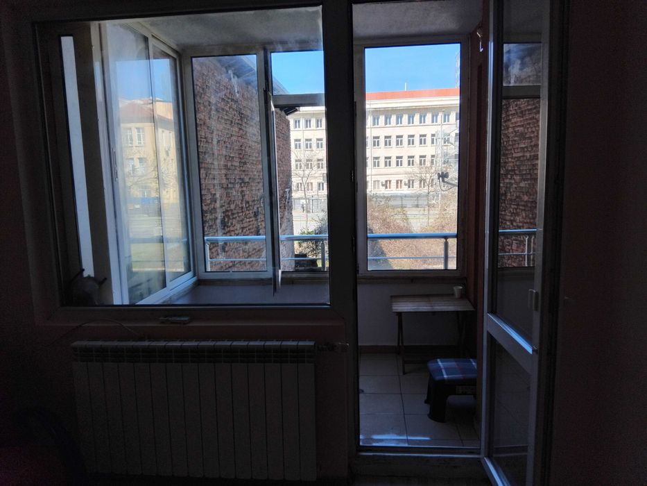 Под наем обзаведен апартамент в центъра на София. Цена 500 евро. Тел. за връзка 0886854164.