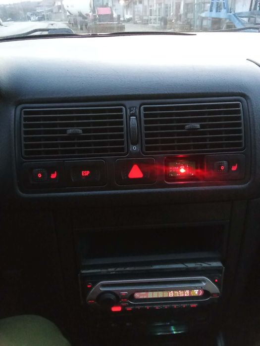 Golf 4 1.6 SR urgent