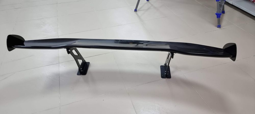 Продам спойлер на любое авто