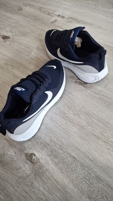 Спортни обувки нови