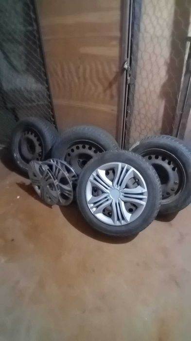 Set 4 jante de tabla R15 + anvelope 185/60 R15 si capace