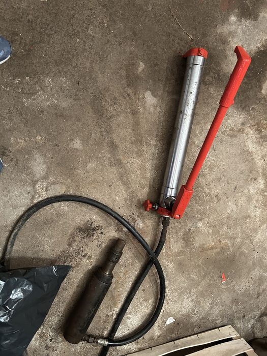 Хидравлична ръчна помпа с цилиндър / Porta Power 10t