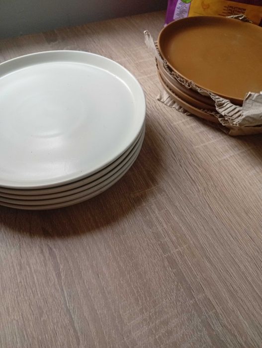 Нови чинии – 2 € броя | Бели и кафяви, отлично състояние