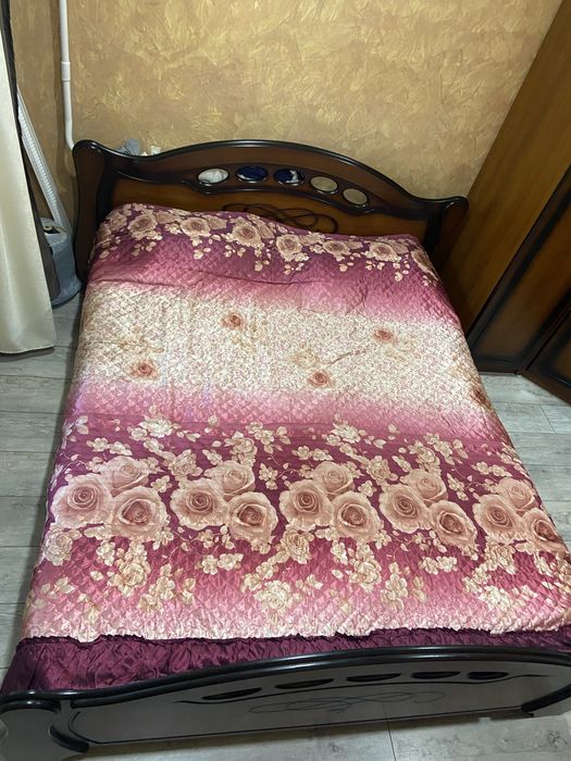 Продам спальный гарнитур
