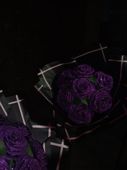 Букет из 7 атластных роз