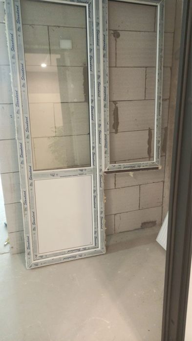 Продам пластиковое окно с дверью
