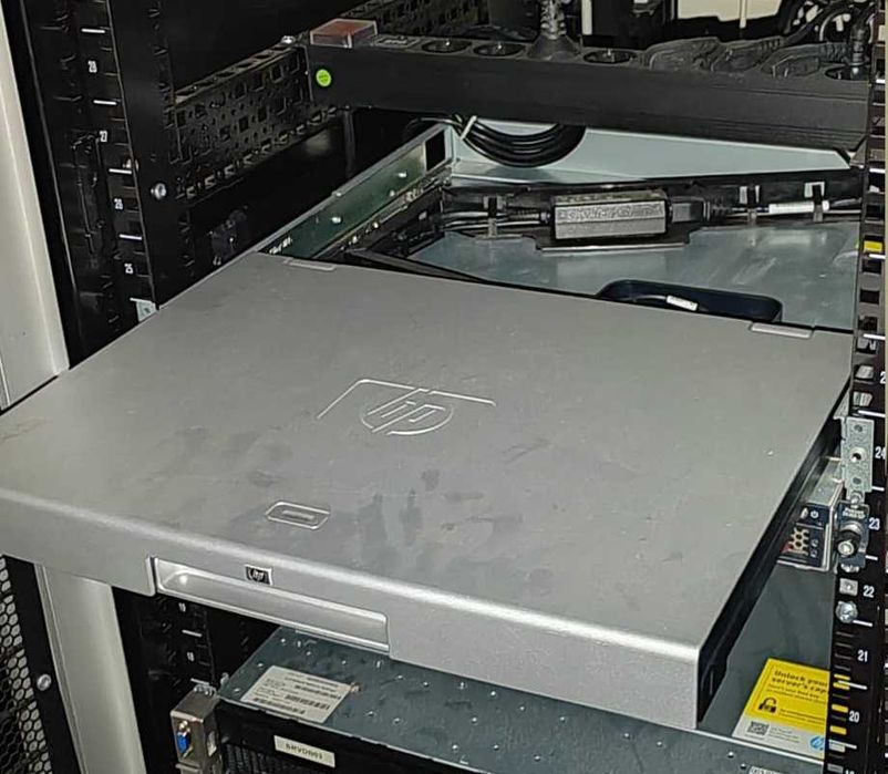 HP TFT7600 G2 Rackmount LCD – Monitor server 17” pentru rack – VGA/USB