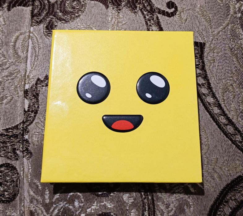 Палитра теней для век.