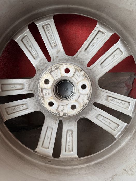Оригинални джанти Audi в комплект с гуми Bridgestone