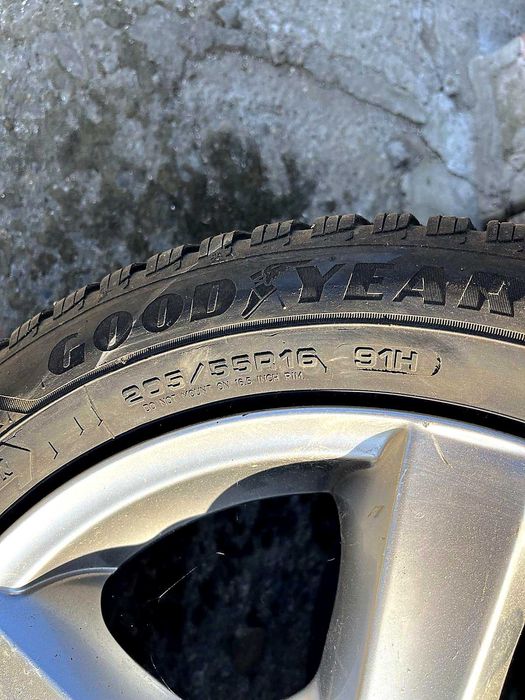 Goodyear 205/55 R16 | 4 бр. зимни гуми | Aлуминиеви джанти Dezent