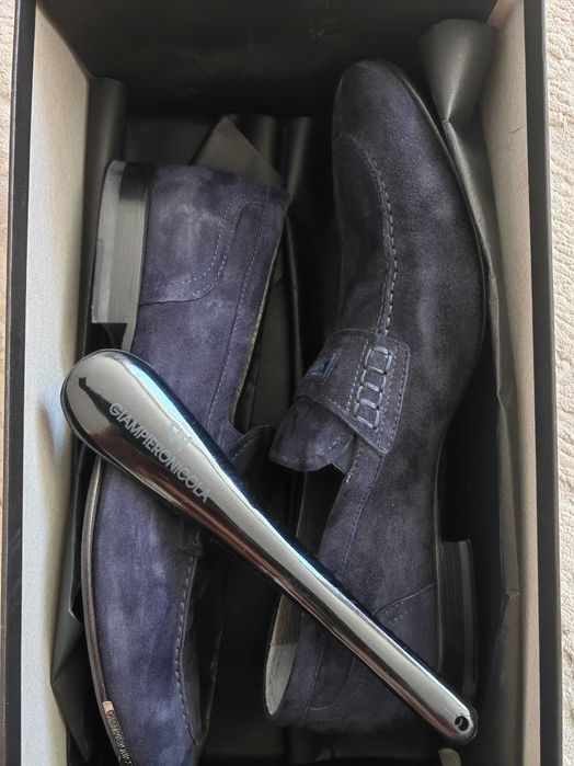 Продам мужскую обувь лоферы