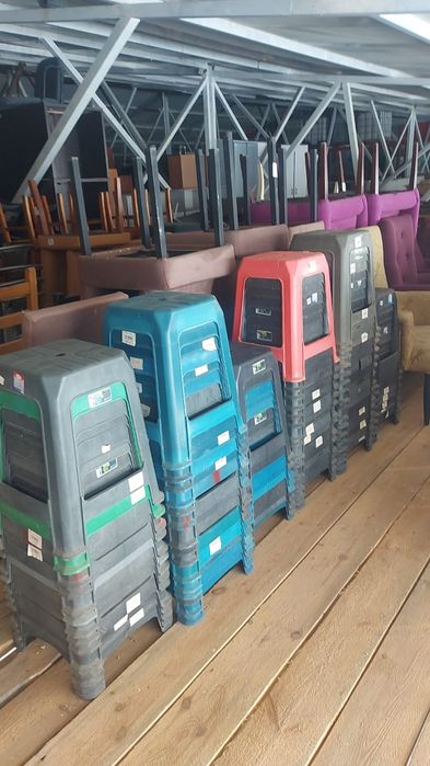 Стулья пластиковые