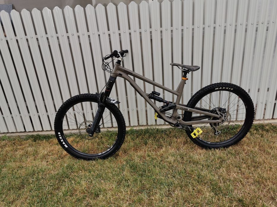 Vând Commencal clash 2023