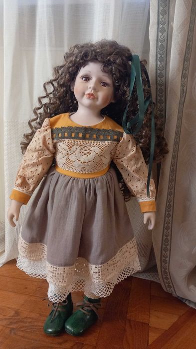 Papusa de colectie din portelan H-65 cm
