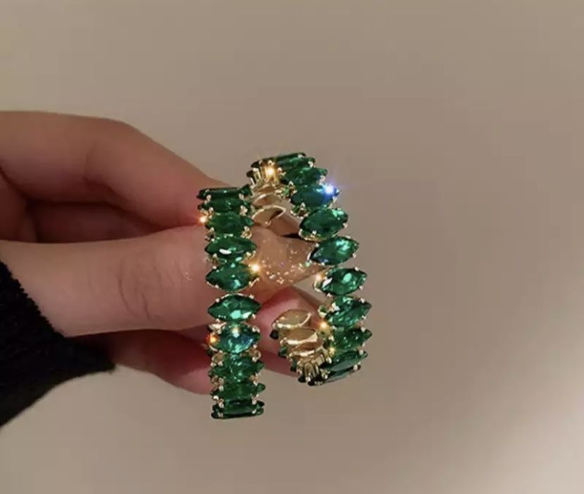 Халки с зелени кристали цирконий