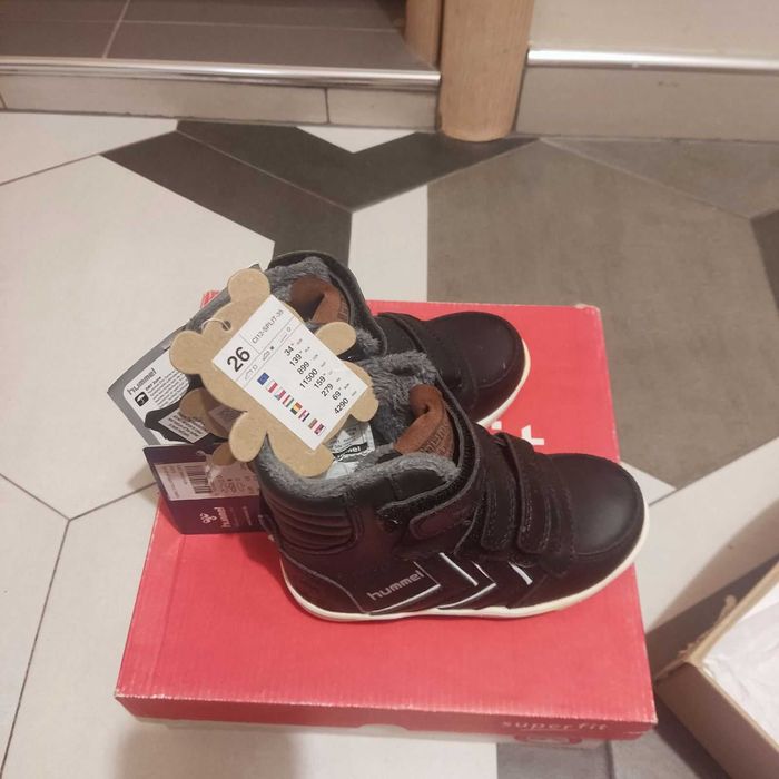 Продавам детски боти Hummel 26 размер