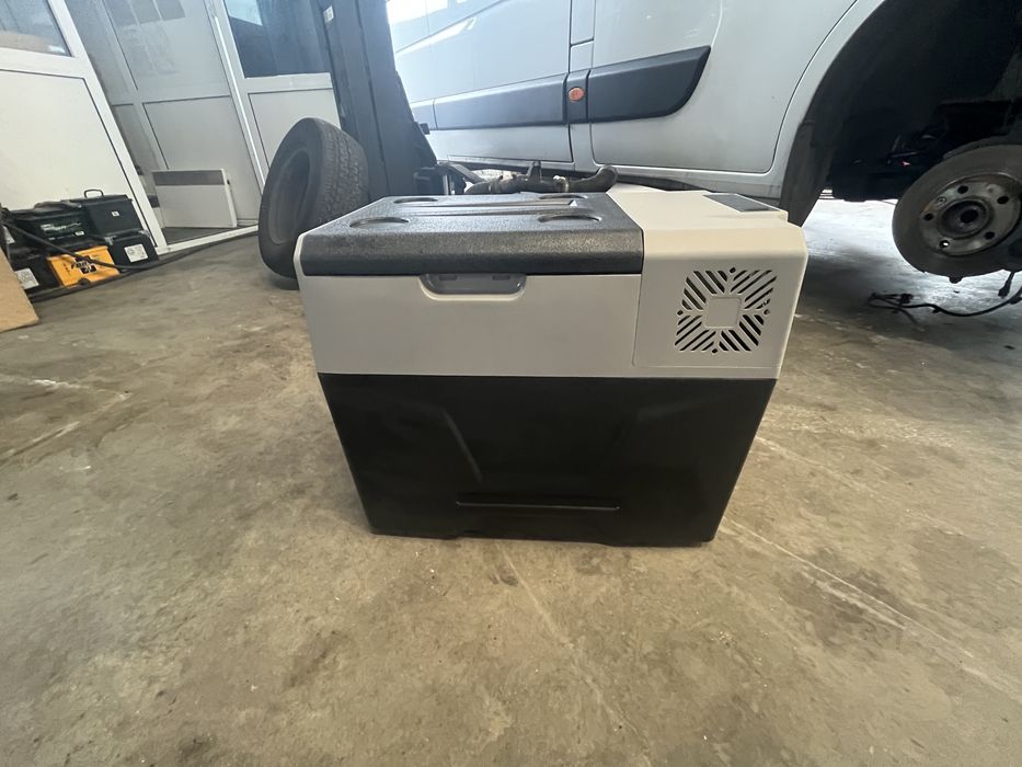 Преносим хладилник фризер 40л компресорен