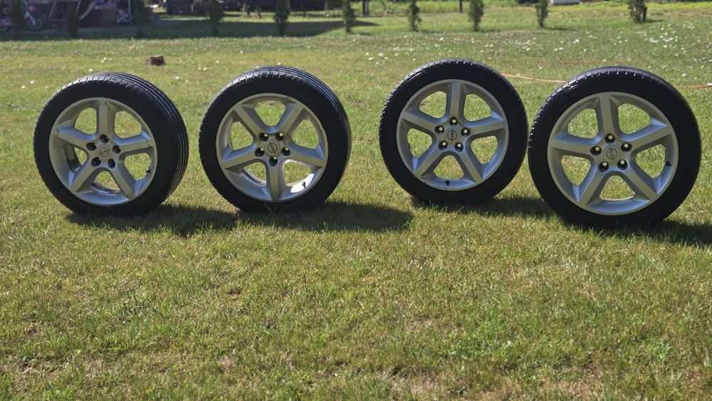 Продавам комплект алуминиеви джанти с гуми KUMHO 17"