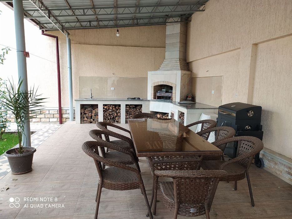 Кибрай марказида Яккачуп махалласида 6соток 7хонали уй