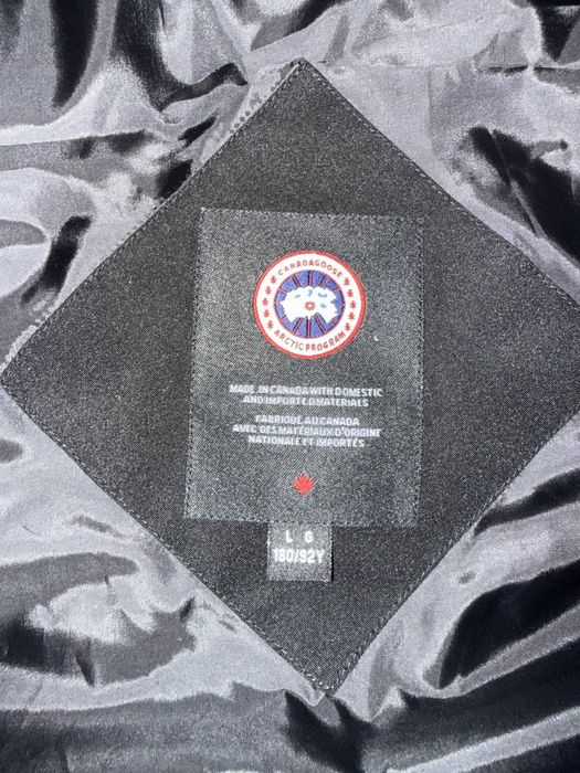 Стилни елеци CANADA GOOSE