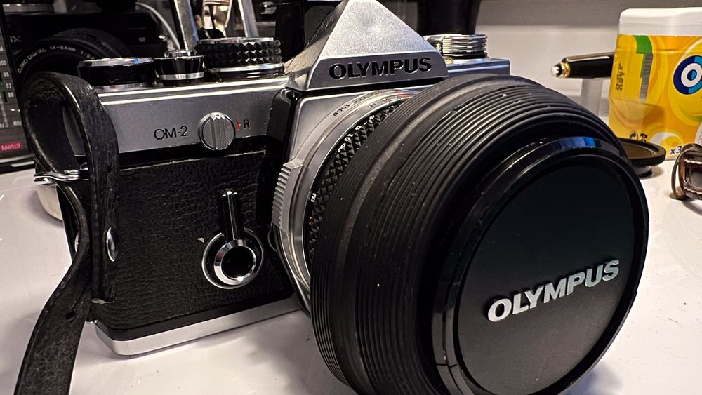 Olympus OM-2 SLR + obiectiv 50mm F/1.8 din JAPONIA