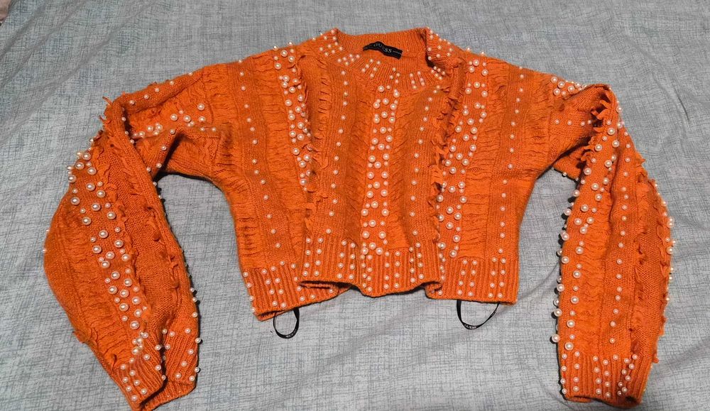 Guess късо пуловерче