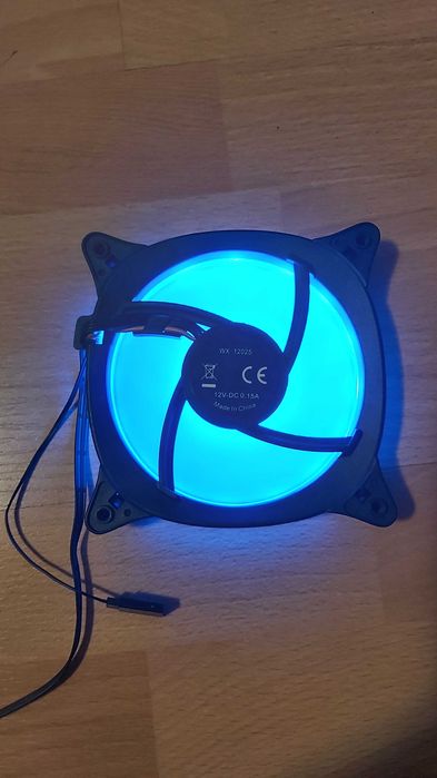 Vând ventilator 120mm