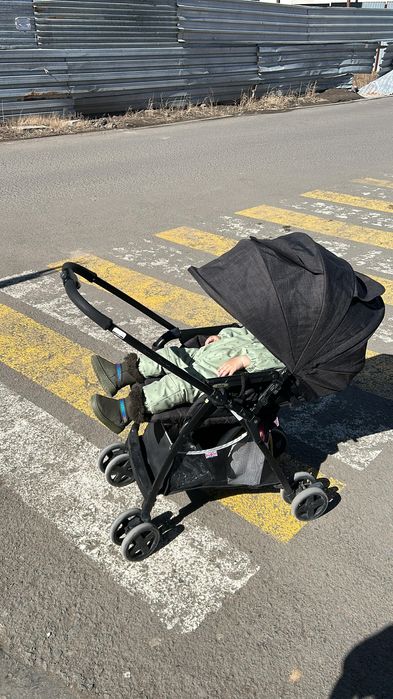 Продам прогулочную коляску бренда Joie.
