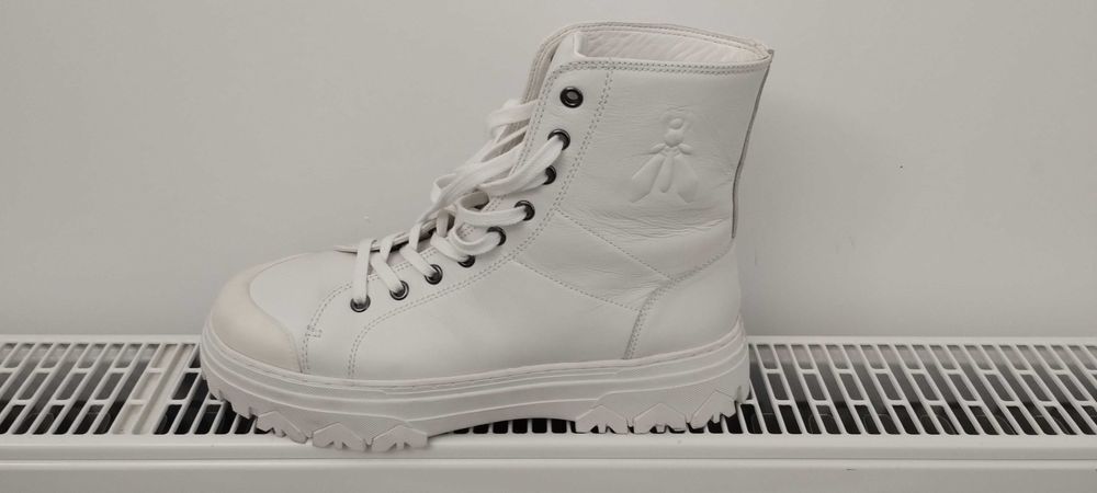 Vând ghete Patrizia Pepe, sunt NOI, mărimea 40, piele naturala albă