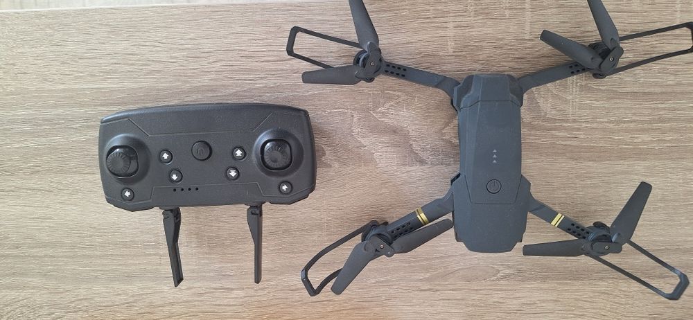 Vând drona ,primita cadou