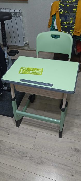 Стол парта для ребенка ученика