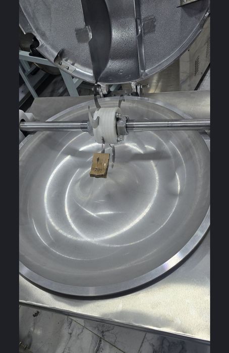 Piyoz toʻgʻraydigan aparat ishchi kuchini kamaytiradi