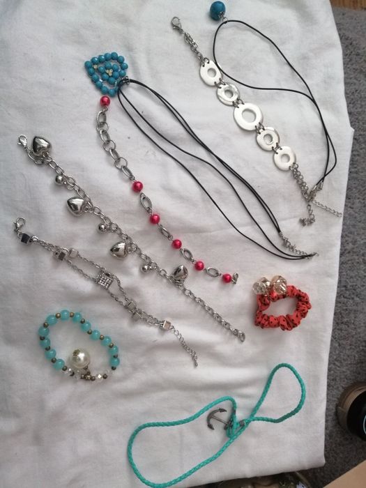 Бижута, обеци, гривни