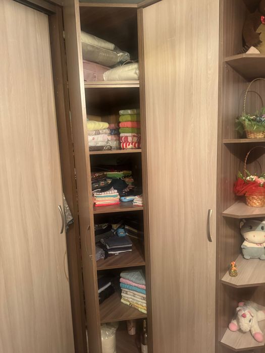 Продам угловой шкаф