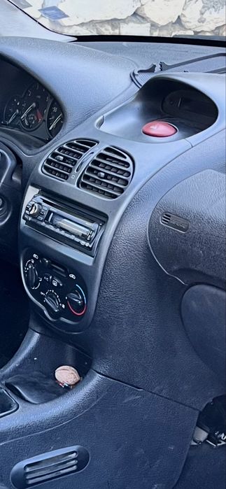 Пежо 206 xs запазено, обслужено , всичко платено