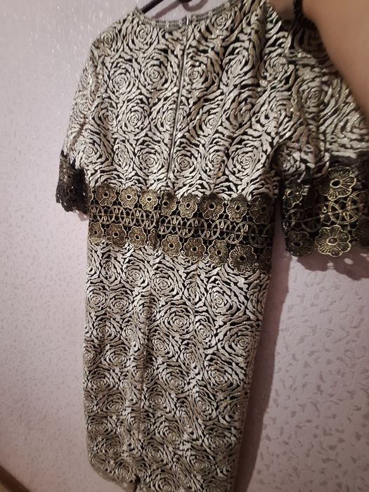 Продам платье. Почти новое.