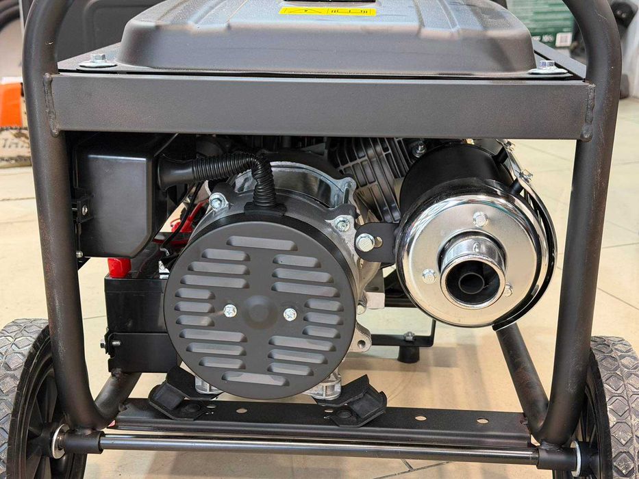 Бензинов генератор Hyundai HHY7000FE / 5.0 kW, 13 HP, ел.старт