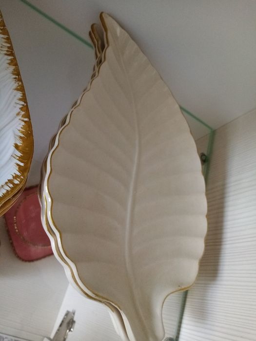 Тарелочки белые.