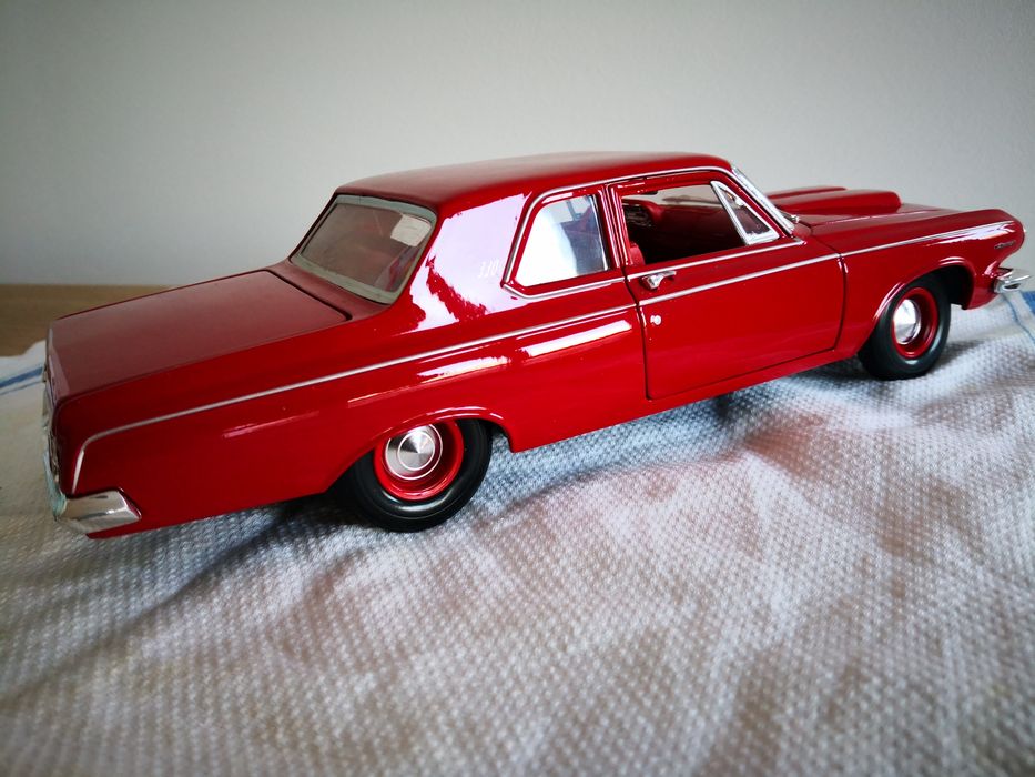 1:18 Dodge 30 см