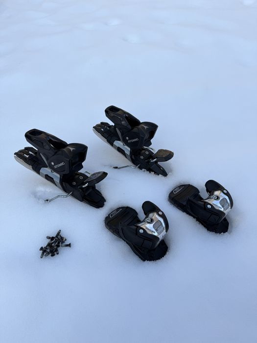 Legaturi Atomic Warden 11