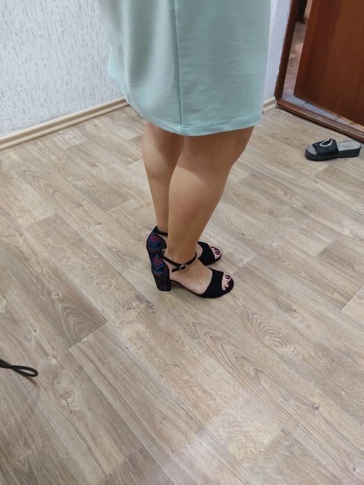 Продам босоножки