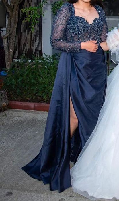 Продава се рокля.