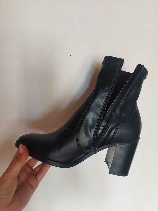 Botine nr 37 și 38 Stradivarius/Bershka