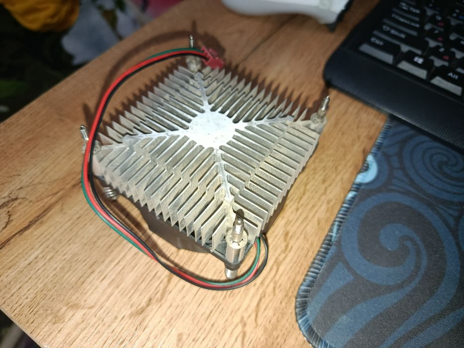 Комплект Socket 775: Процессор Intel Pentium E5300 + Кулер