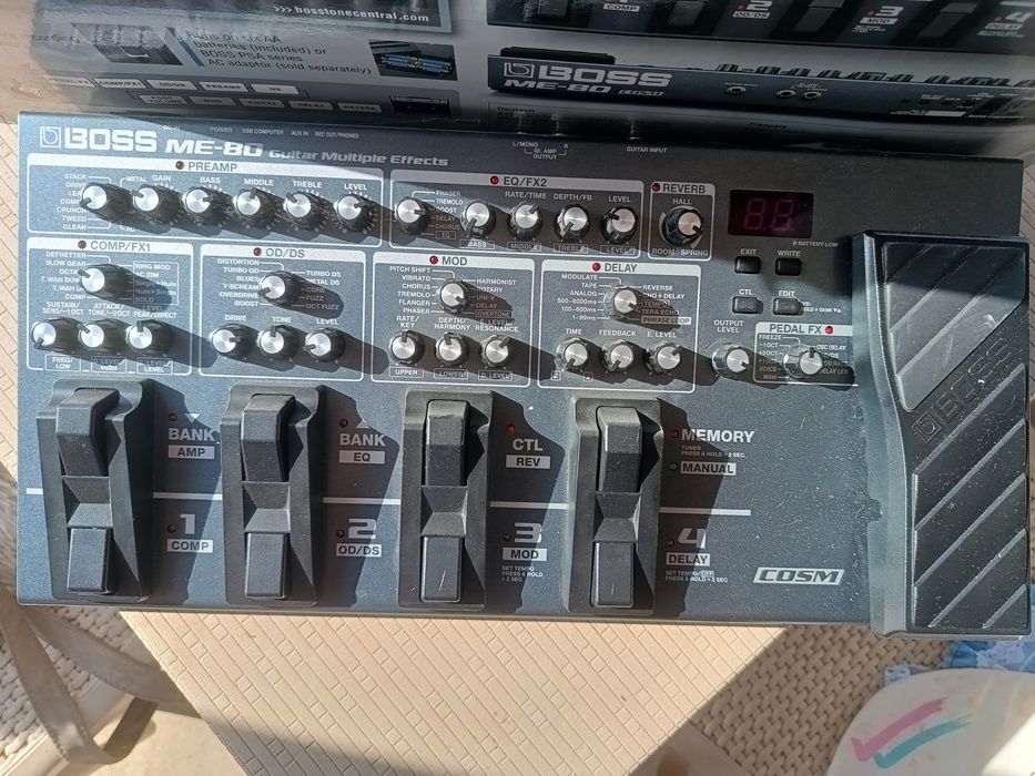 Vand Pedala efecte BOSS și MOER