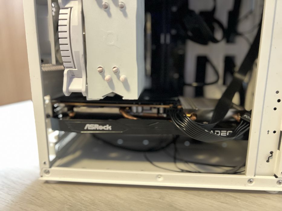 PC Gaming de Vânzare – Performanță Excelenta,  Stare Impecabilă, BONUS