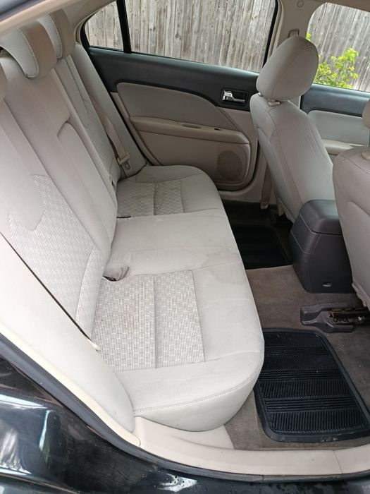 Vând/schimb Ford fusion model de America