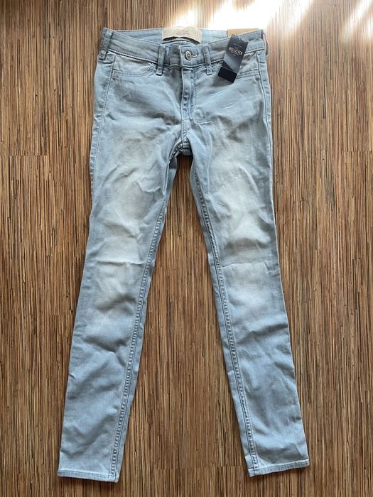 Отдам беслатно вещи на девочку подростка