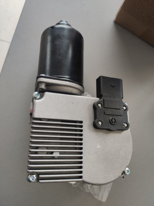 Ново с гаранция , моторче за чистачки Audi Q7 4L (2005-2015)